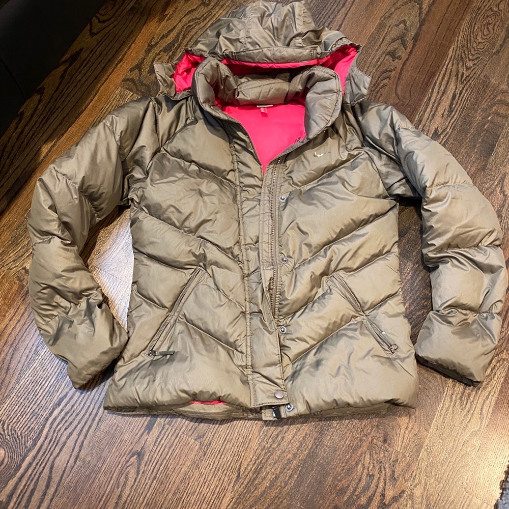 Nike Puffer Jacket Lined Size Medium - image 1